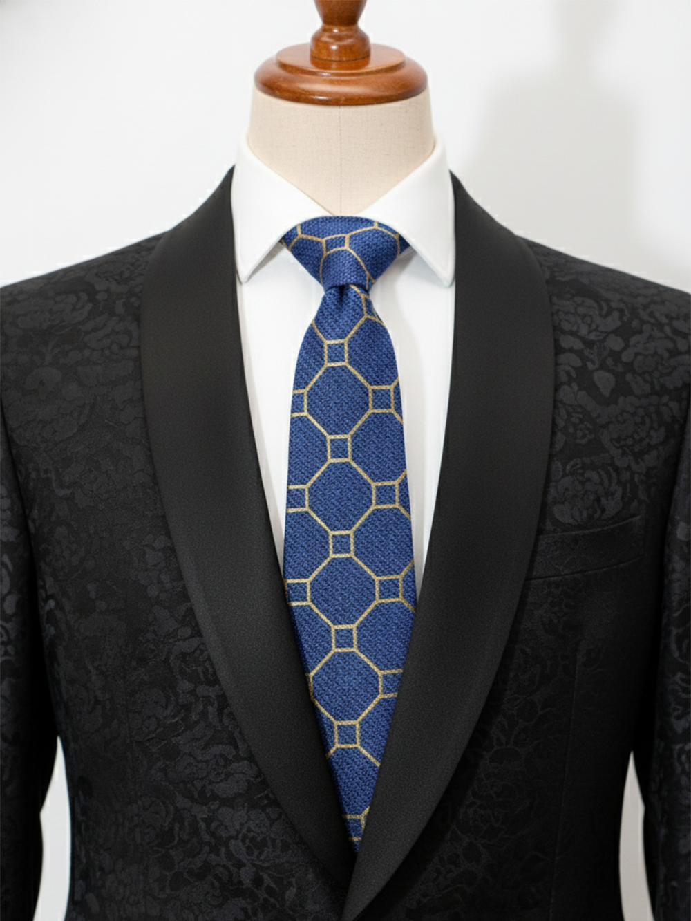 Sophisticated Blue Tie with Subtle Golden Detailing – Timeless Elegance