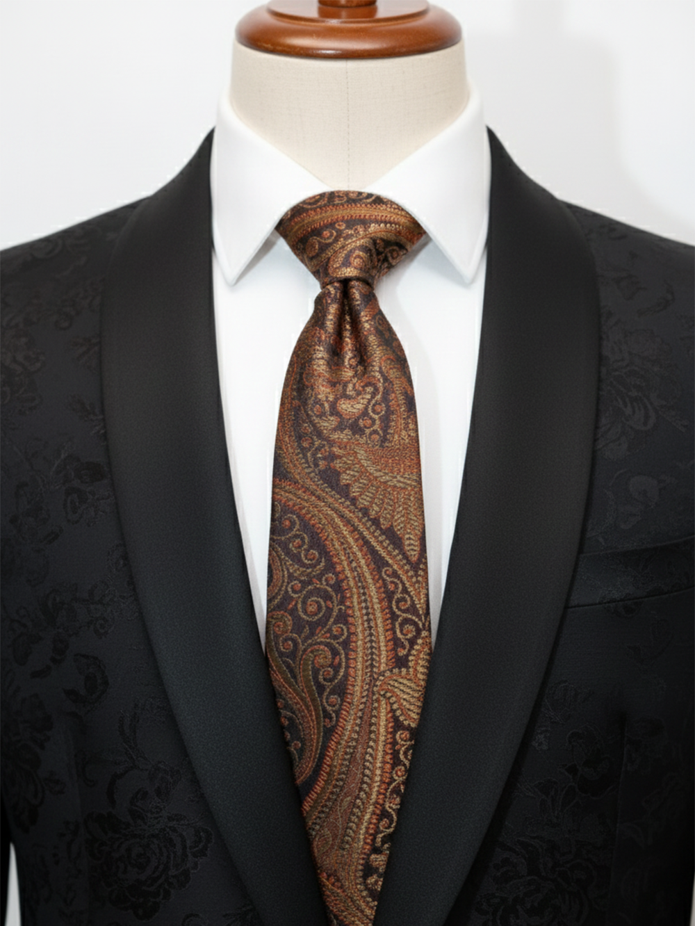 Classic Brown Paisley Necktie with Elegant Woven Detailing