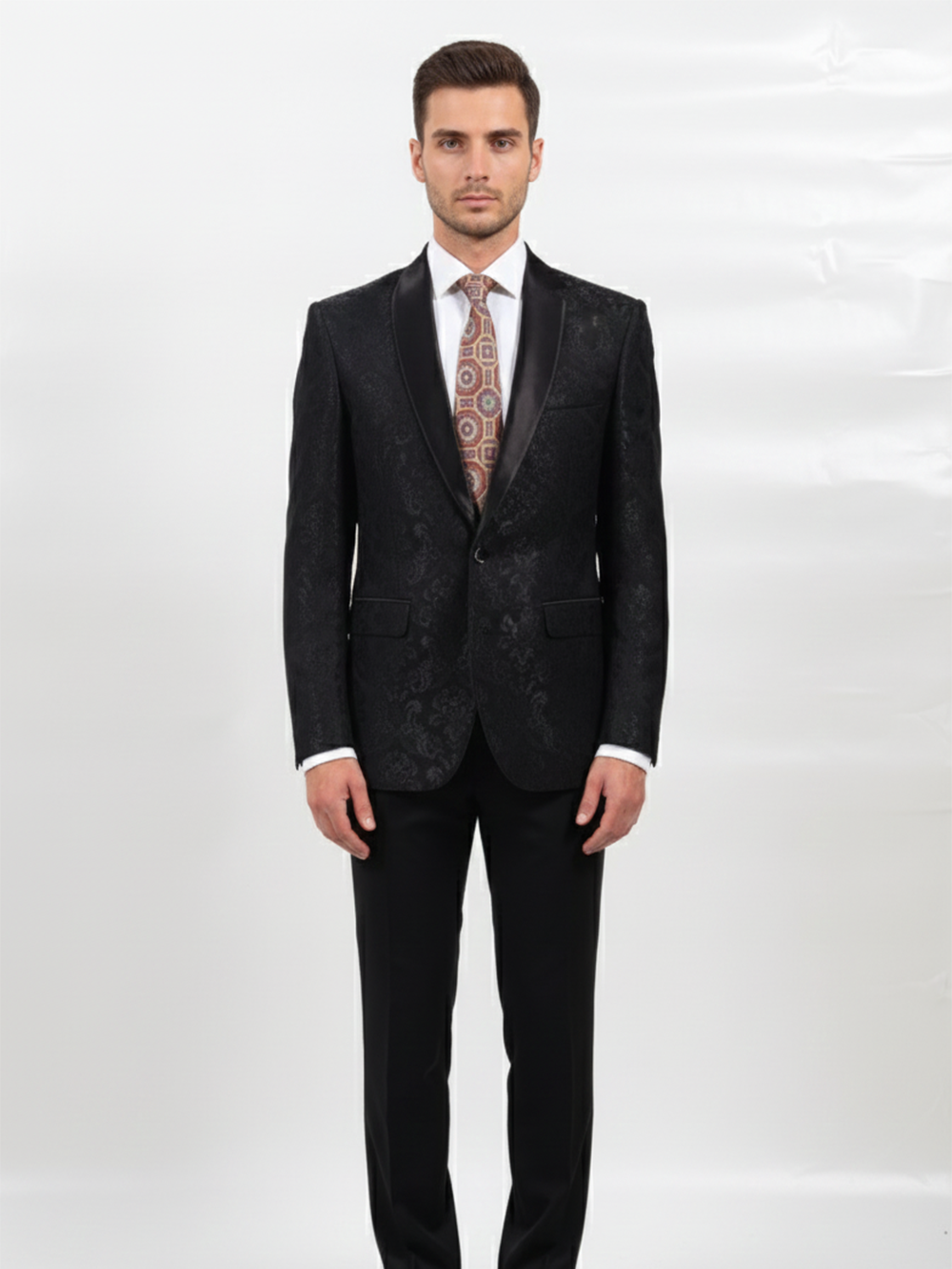 Elegant Red Silk Necktie with Intricate Design - Image 3