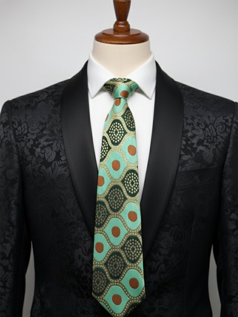 Designer Green Necktie with Geometric Pattern & Contrast Detailing - Image 3